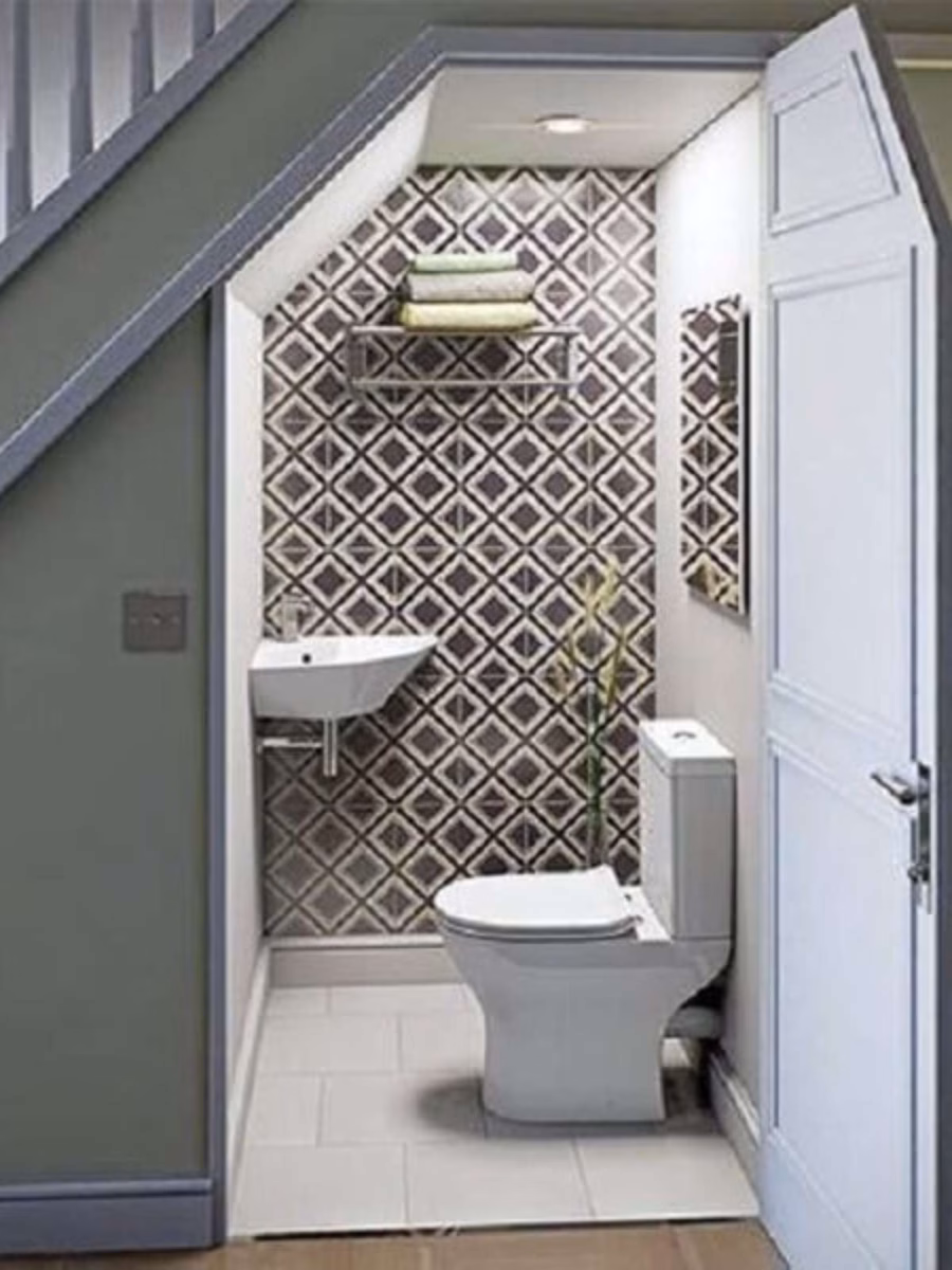 Banheiro Pequeno com Toalheiro Escada: Design e Funcionalidade - inspiração