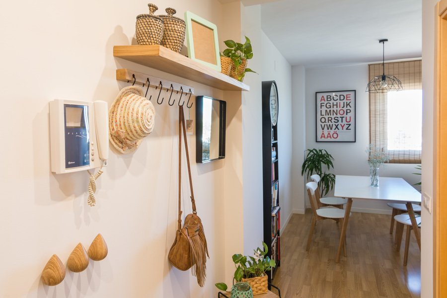 Hall de Entrada com Cesto de Vime para Guarda-chuvas e Objetos - detalhe