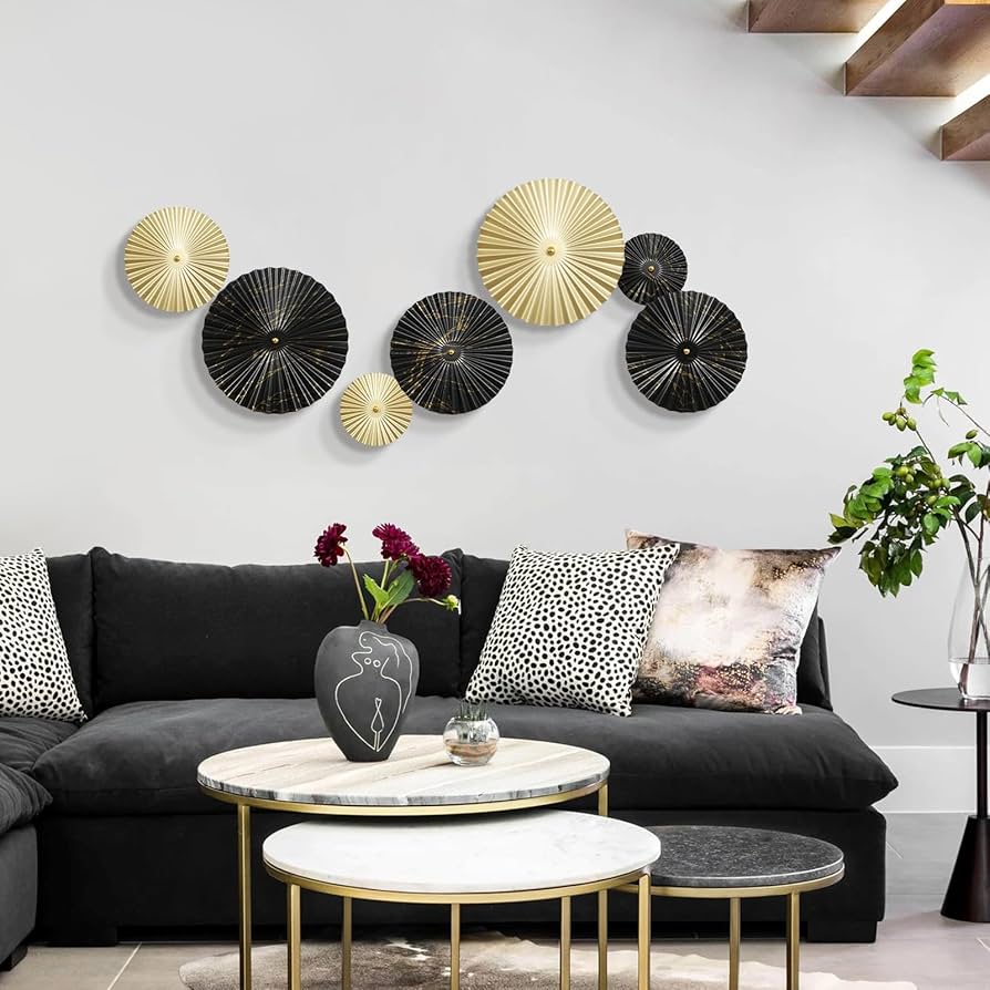 Varanda Elegante com Detalhes em Dourado e Preto - detalhe