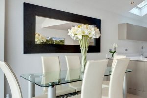 Clássico Repaginado: Espelhos com Moldura Dourada - ideia