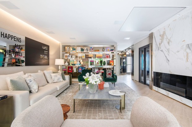 Estante com Espelho no Fundo: Amplie seu espaço com estilo! - ideia