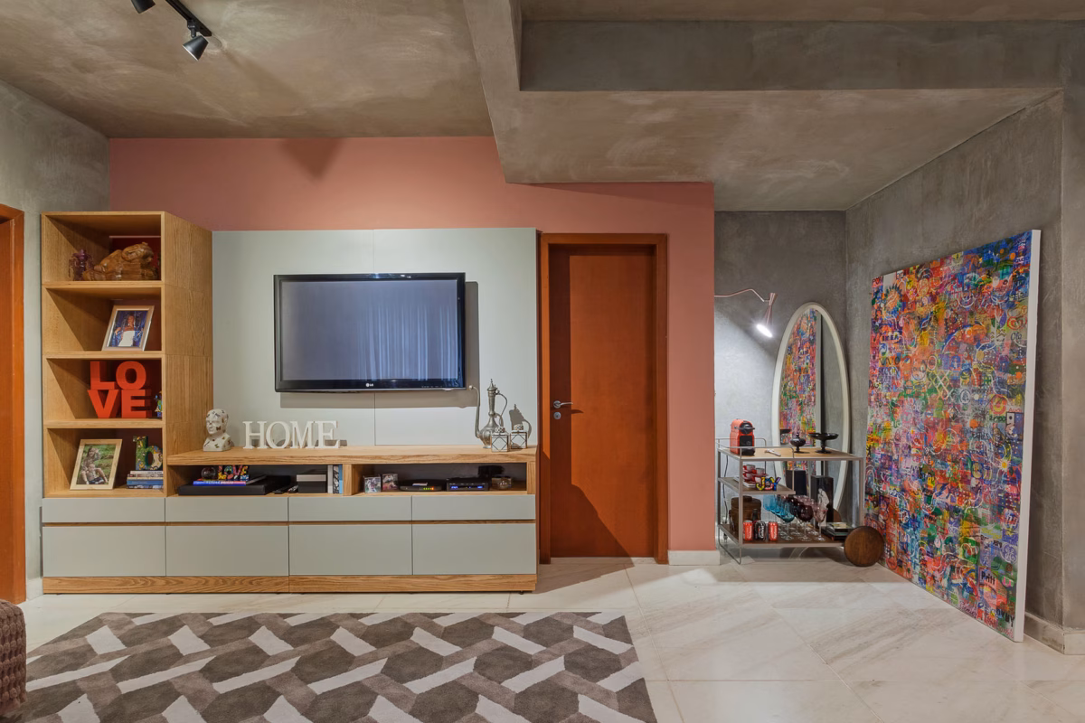 Painel de TV Colorido com Blocos Geométricos: Alegria e Ousadia - detalhe