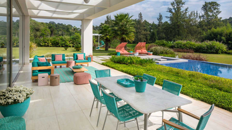 Arte e Cor: Integração com Quadros Vibrantes e Móveis Modernos - ideia