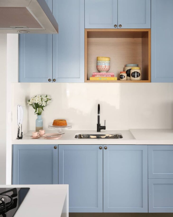 Armários Azul Turquesa com Puxadores de Cerâmica Vintage - detalhe