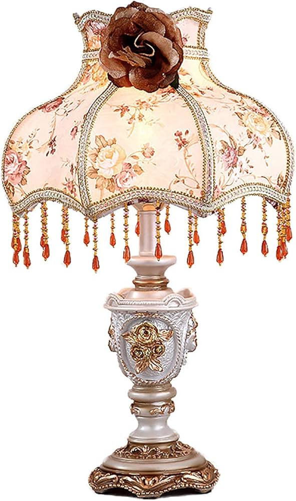 Abajur com Cúpula de Tecido Floral: Romantismo e Delicadeza no Seu Cantinho - ideia