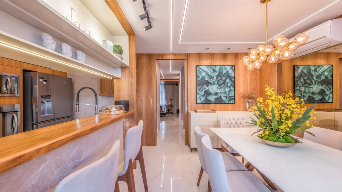 Bancada Integrada à Mesa de Jantar em Madeira Maciça: Convivência e Funcionalidade - detalhe