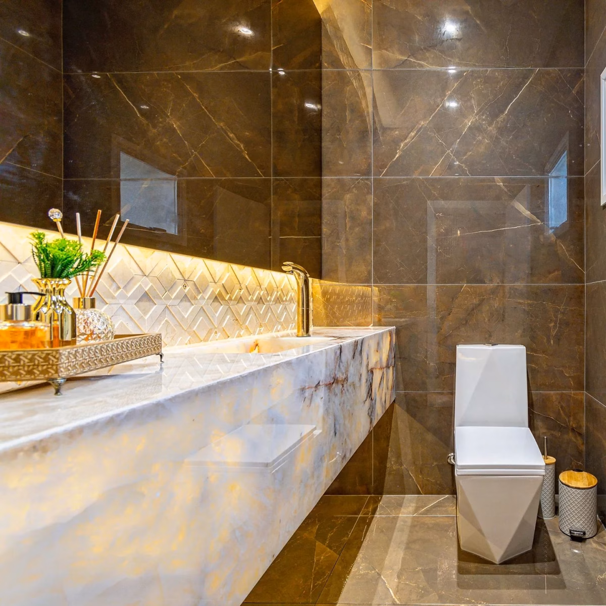 Marrom Imperial Exuberante: Luxo e Sofisticação em Banheiros com Banheira - detalhe
