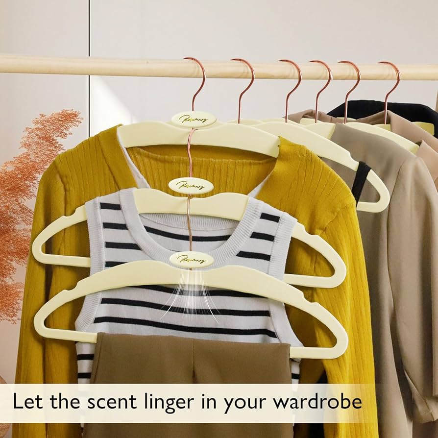 Cabides Padronizados com Toque de Cor: Alegria e Organização! - detalhe