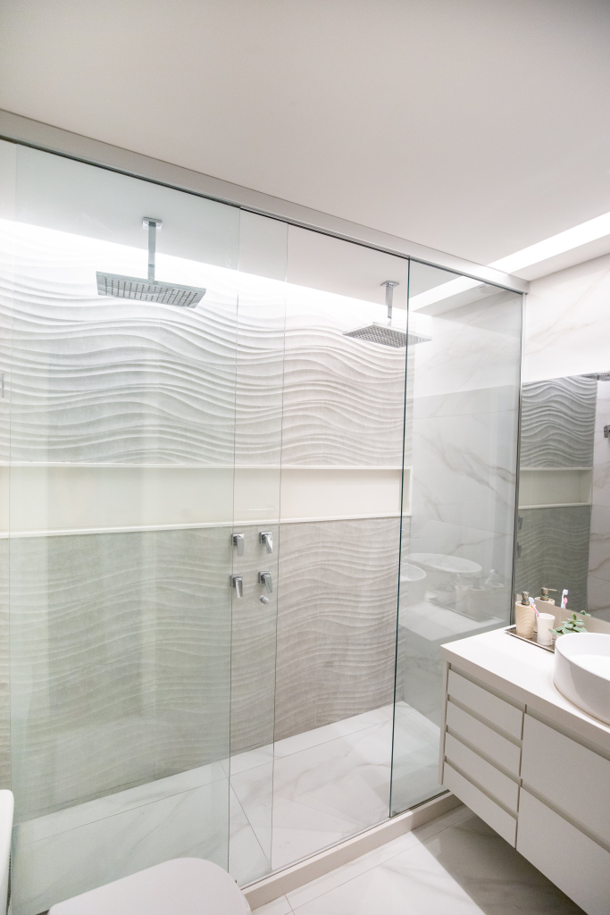 Chuveiro de Teto Embutido no Forro de Gesso: Discreto e Elegante - detalhe