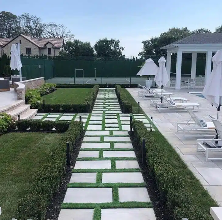 Concregrama e Deck de Madeira: Elegância e Contraste na Área Externa - ideia