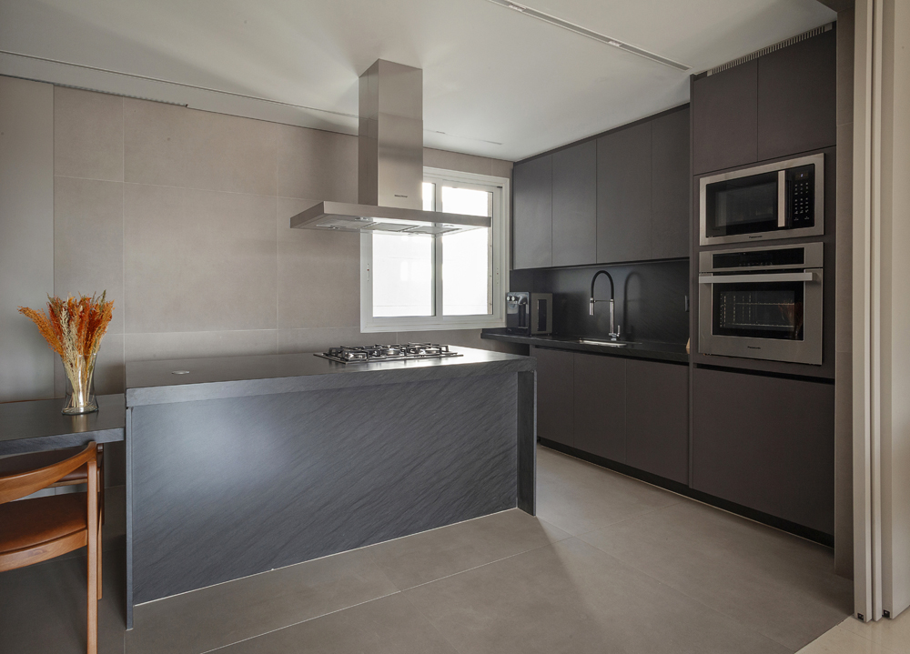 Cozinha Moderna e Minimalista em Cinza e Aço Inox - ideia