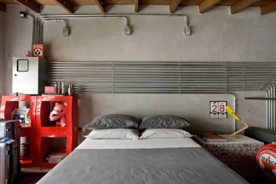 Quarto Masculino Industrial com Concreto Aparente e Acento em Cobre - ideia