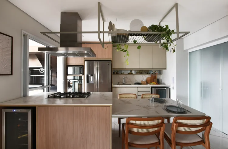 Cozinha Compacta com Bancada Suspensa: Otimização e Leveza para Espaços Pequenos - ideia