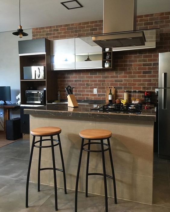 Torre Quente com Acabamento Amadeirado e Detalhes em Preto - detalhe