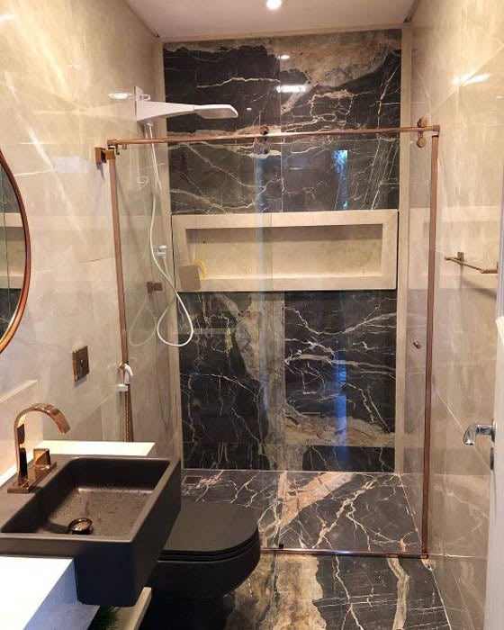 Com Detalhes Dourados: Luxo e Sofisticação - detalhe