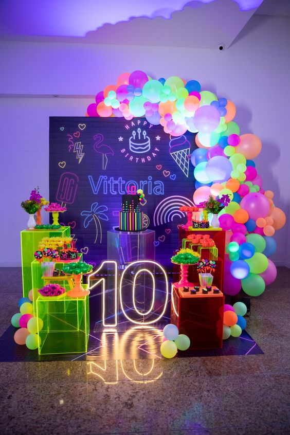 Decoração de Festa Neon: Brilho e Modernidade para sua Noite - detalhe