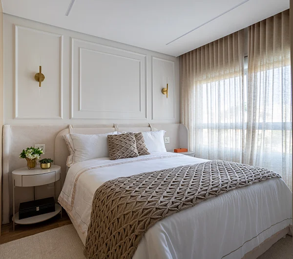 Elegância Aconchegante com Boiserie e Iluminação Indireta - detalhe