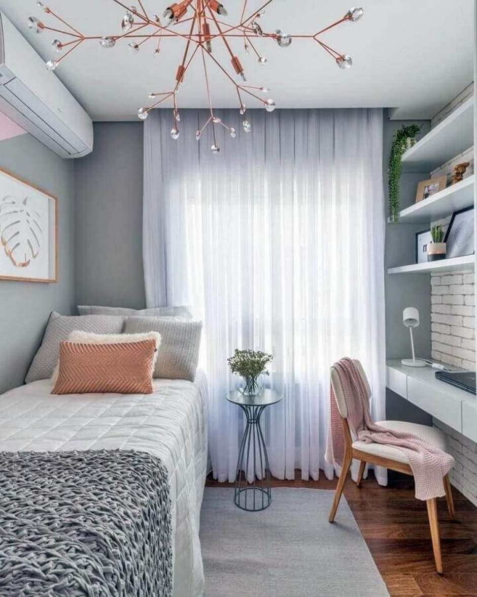 Quarto Aconchegante com Cama Suspensa e Cortina de Filó - ideia