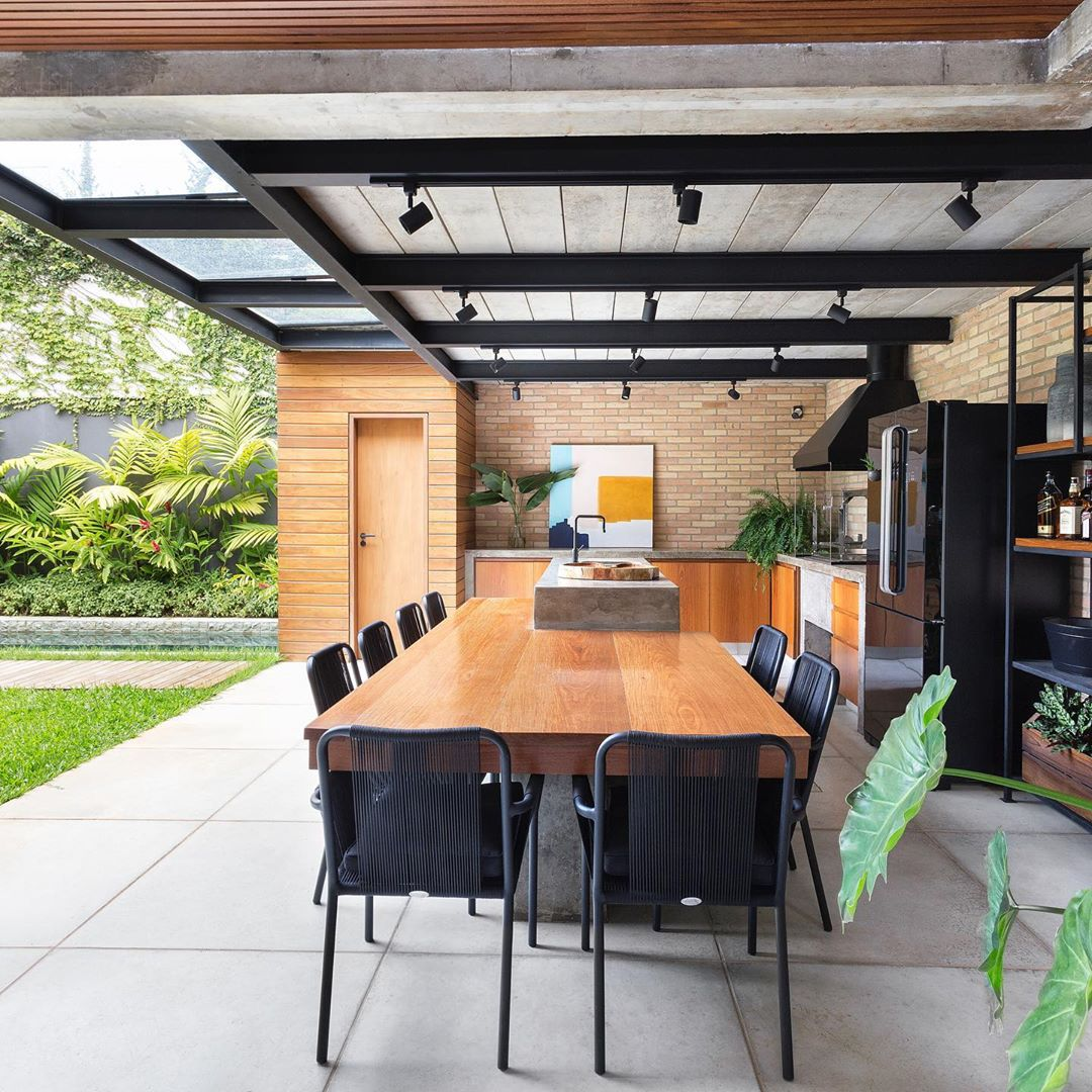 Estilo Industrial: Cimento Queimado e Metal na Varanda Gourmet - inspiração