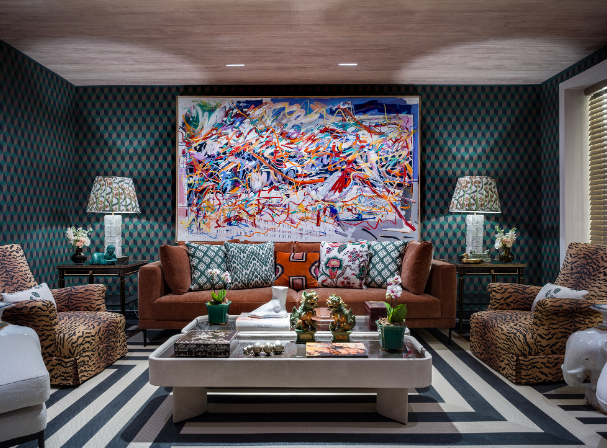 Sala de Estar Vibrante com Mix de Estampas e Almofadas Coloridas - detalhe