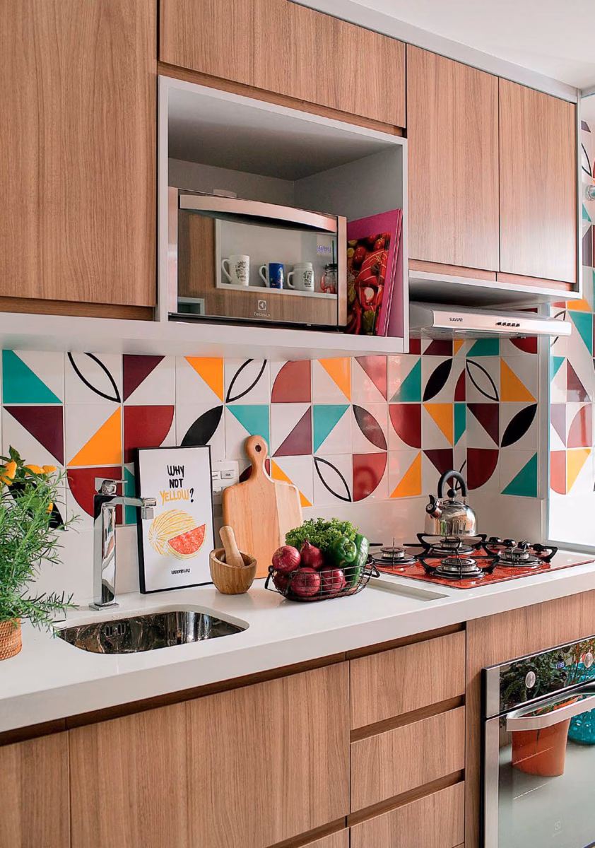 Cozinha vibrante com azulejos coloridos: alegria em cada detalhe! - detalhe