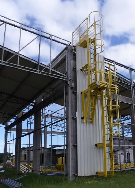 Escada Marinheiro com Plataforma de Descanso Panorâmica: Pausas Estratégicas com Vista - detalhe