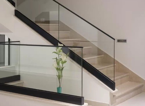 Guarda Corpo de Vidro Panorâmico com Fixação Minimalista - detalhe