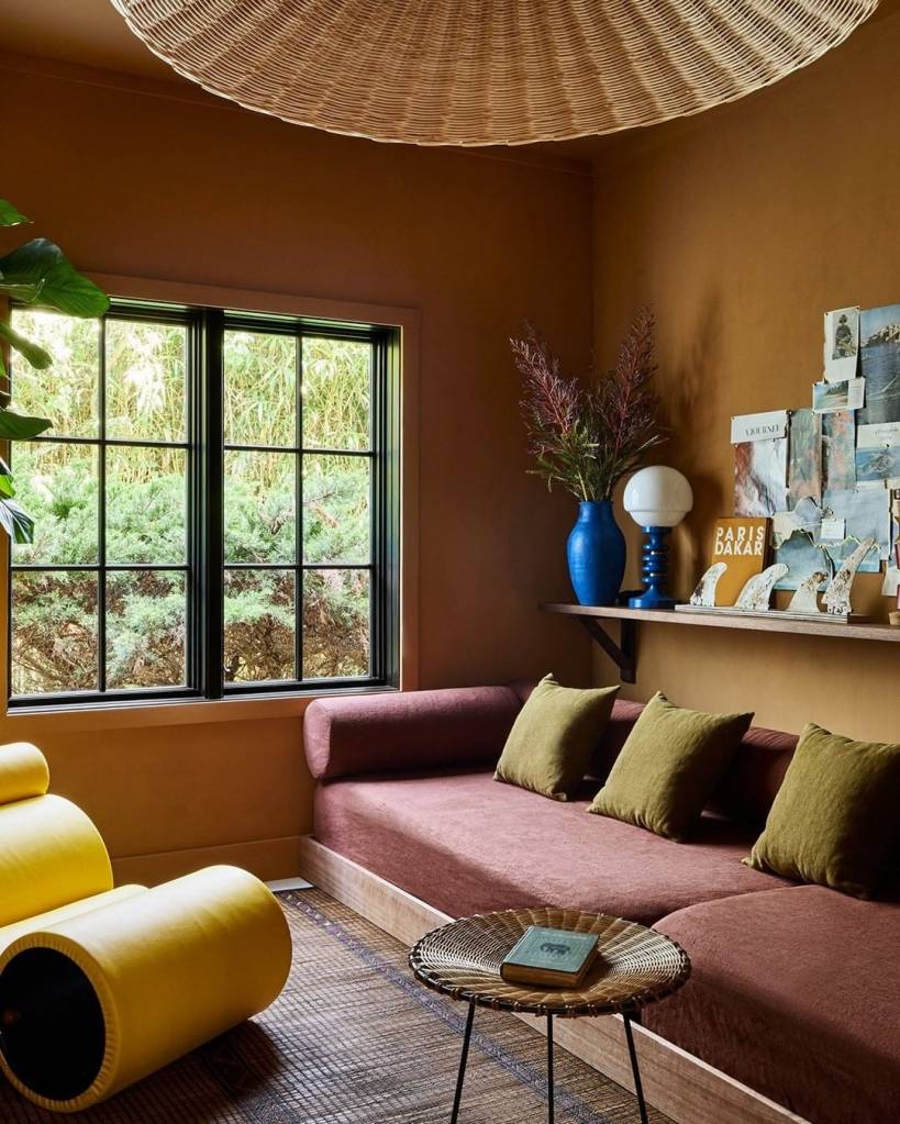 Sala Aconchegante com Texturas Naturais e Cores Calmantes - detalhe