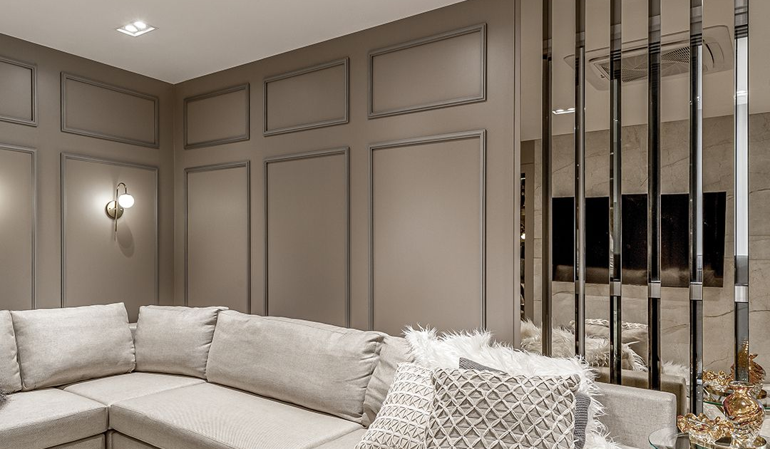 Clássico Repaginado com Boiseries e Sofá de Veludo - ideia