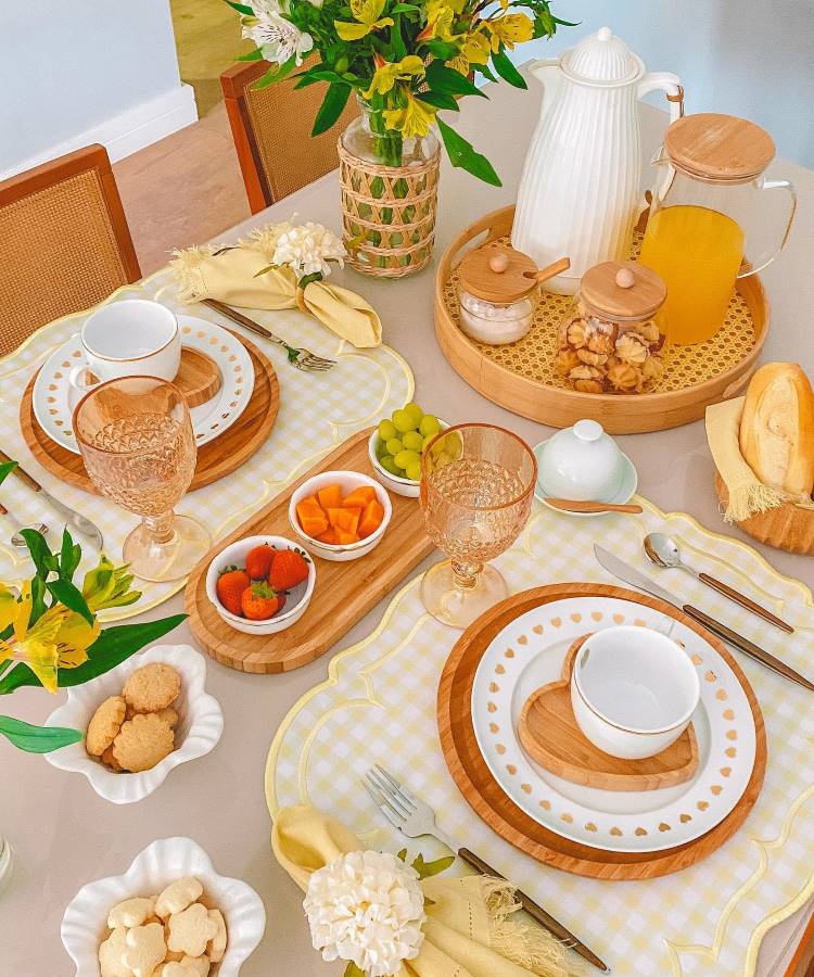 Mesa Posta com Detalhes Rústicos e Naturais - detalhe