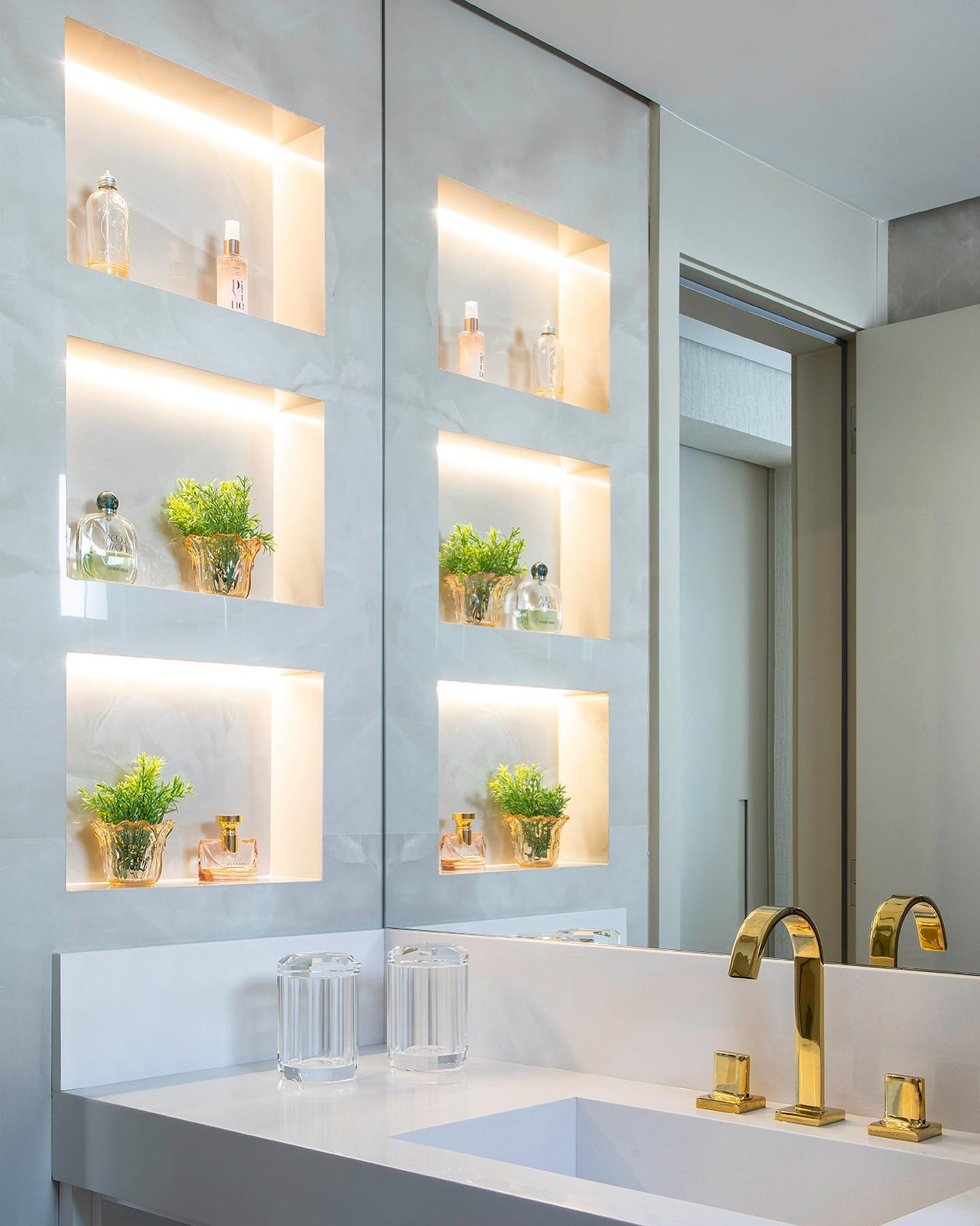 Nichos com Detalhes em Cobre: Um Toque Industrial Chic - ideia