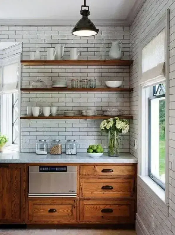 Com Prateleiras Aéreas de Madeira Rústica - detalhe