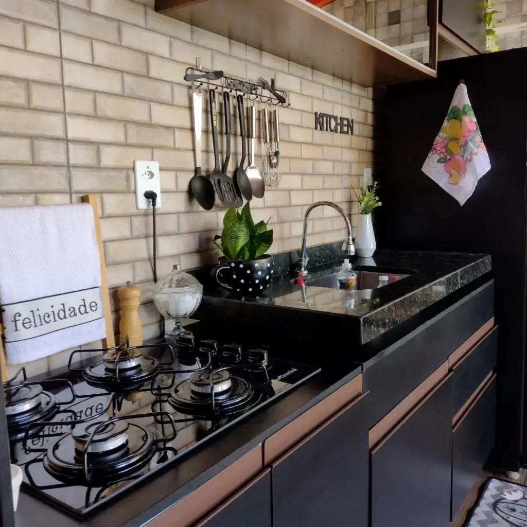 Com Revisteiros para Panos de Prato e Formas: Tudo à Mão e no Lugar Certo - inspiração