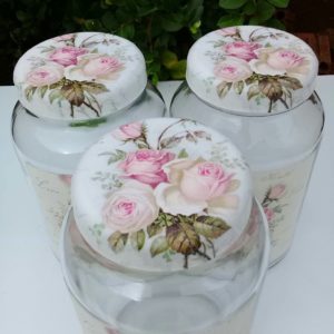 Potes de Plástico com Decoupage Floral: Um Toque Romântico na Cozinha - ideia
