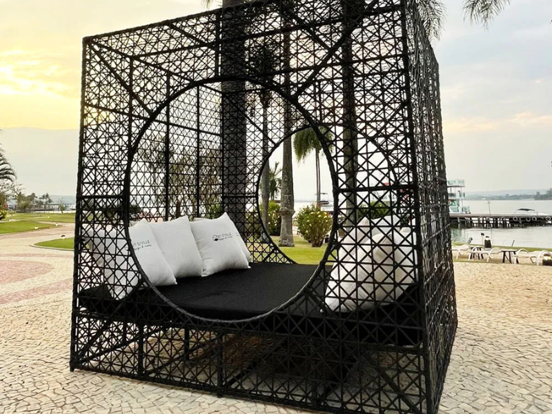 Móveis de Fibra Sintética: Conforto e Durabilidade à Beira da Piscina - detalhe