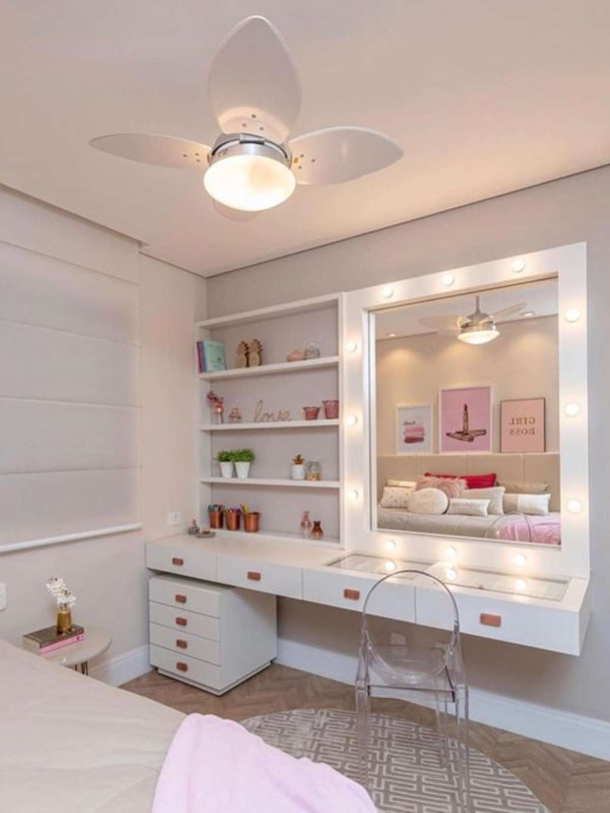 Penteadeira Camarim Minimalista: A Beleza da Simplicidade para Ambientes Compactos - inspiração