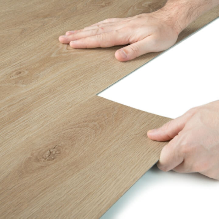 Aconchego Natural: Piso Vinílico 2mm com Textura de Madeira Clara - detalhe