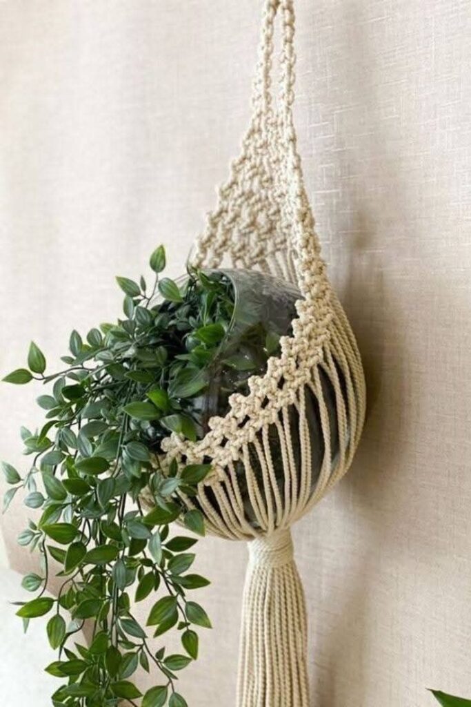 Plantas Pendentes em Vasos de Macramê: Um Toque Boho e Artesanal - detalhe