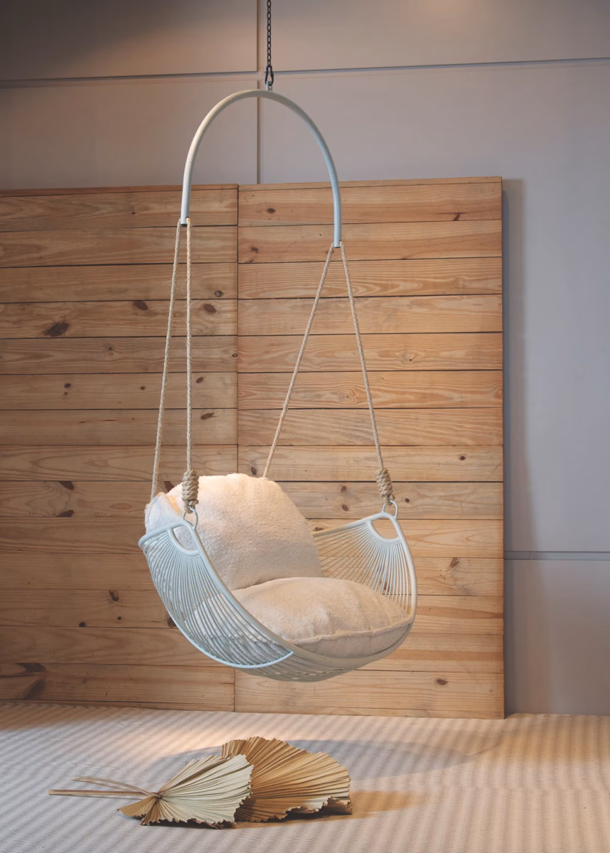 Poltrona Suspensa: Balanço Delicado para Relaxar e Decorar - inspiração