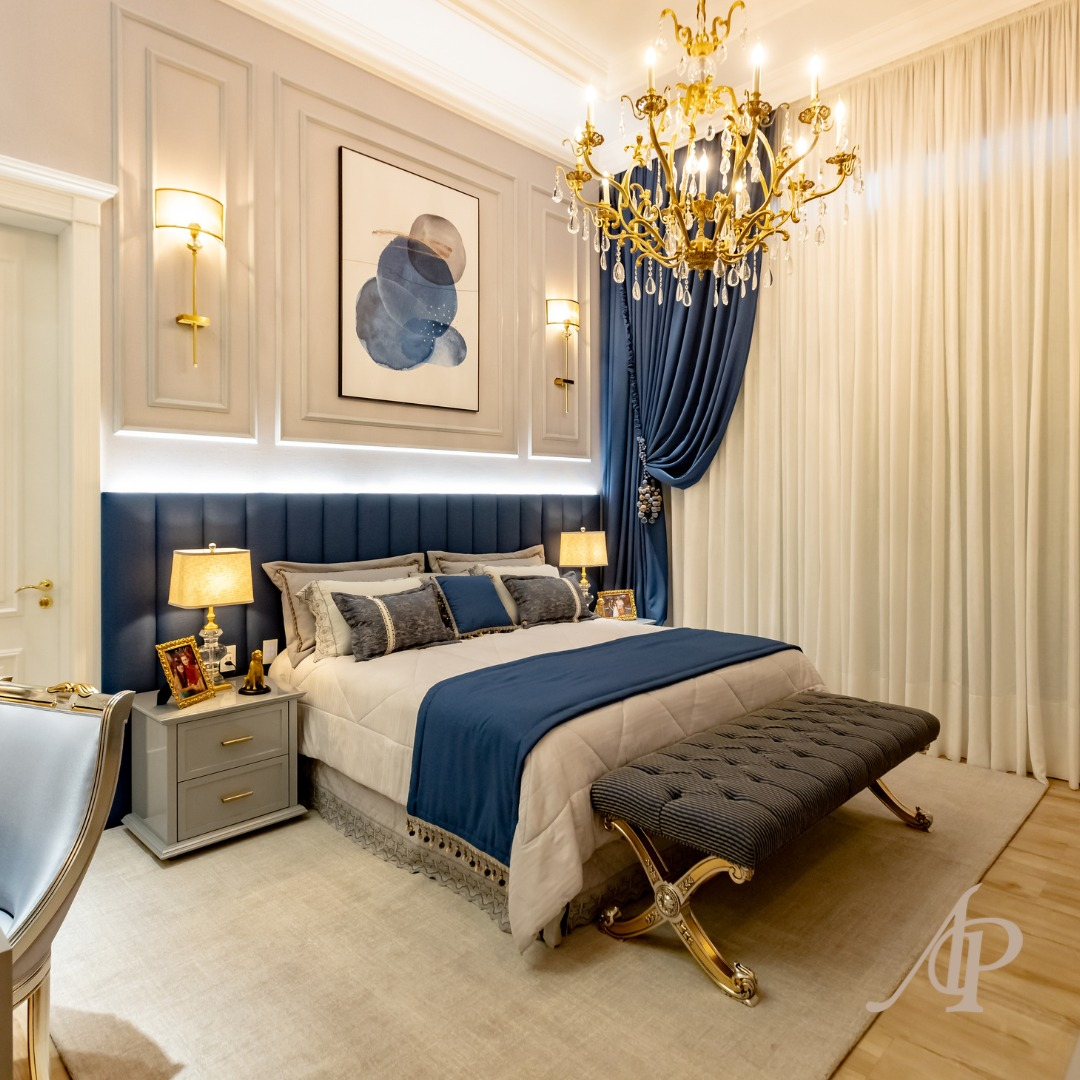 Elegância Atemporal: Quarto Azul com Detalhes Dourados - ideia
