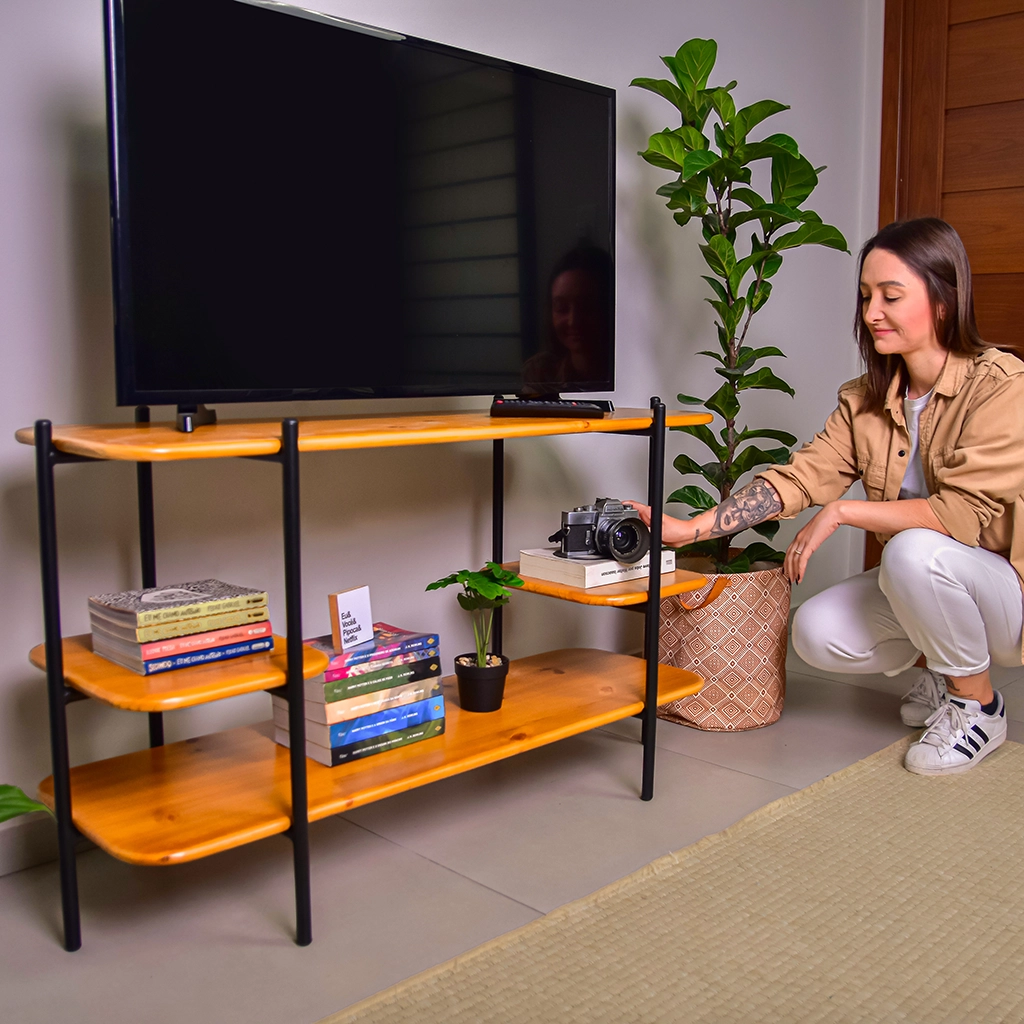 Rack para TV com Pallets: Sustentabilidade e Estilo Industrial Chic - inspiração