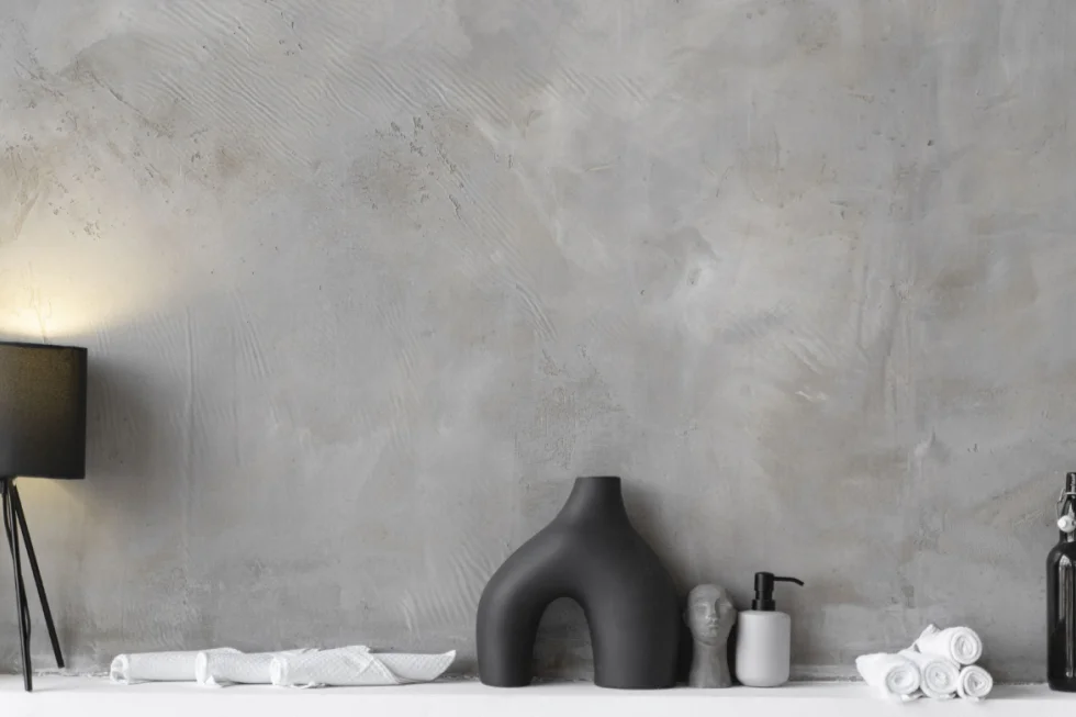 Vibe Industrial: Sala com Cimento Queimado e Decoração Moderna - detalhe