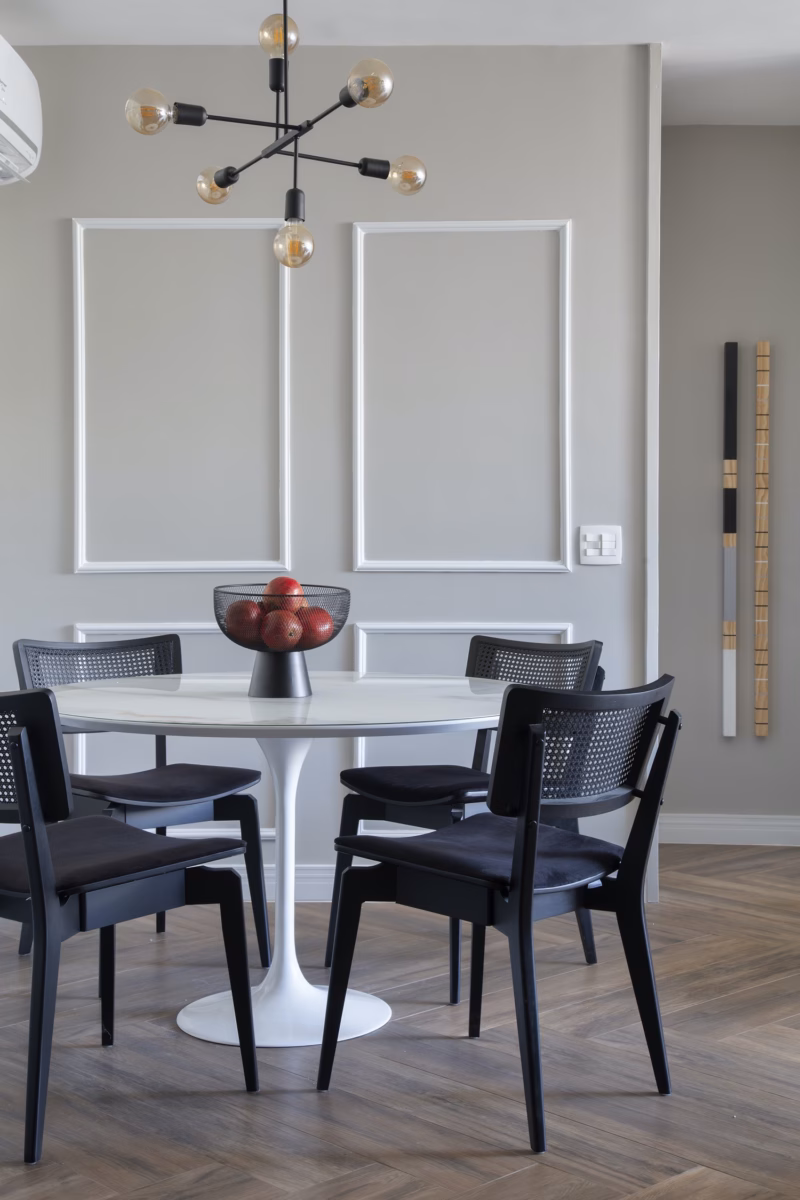 Sala de Jantar Aconchegante com Boiserie - detalhe