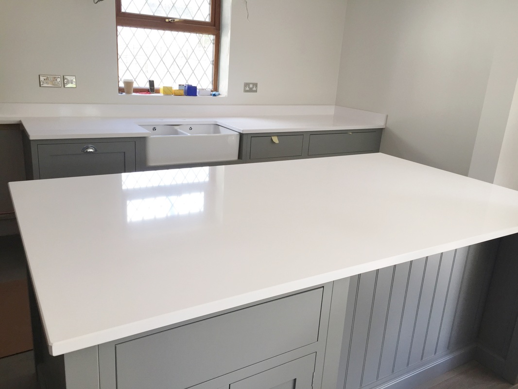 Cozinha Clean e Minimalista com Bancada Silestone Branco Zeus - detalhe