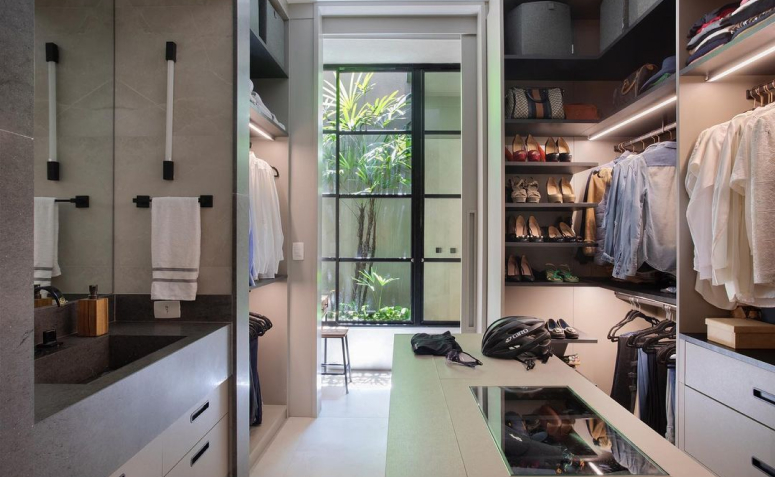 Integração Total com Closet: Praticidade e Organização - detalhe