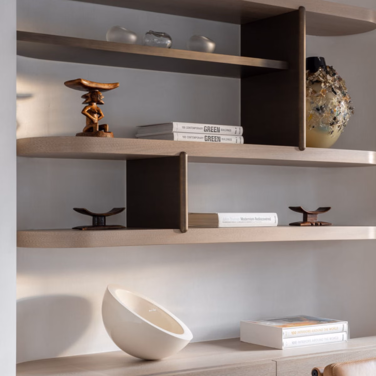 Estante Suspensa: Leveza e Modernidade - inspiração