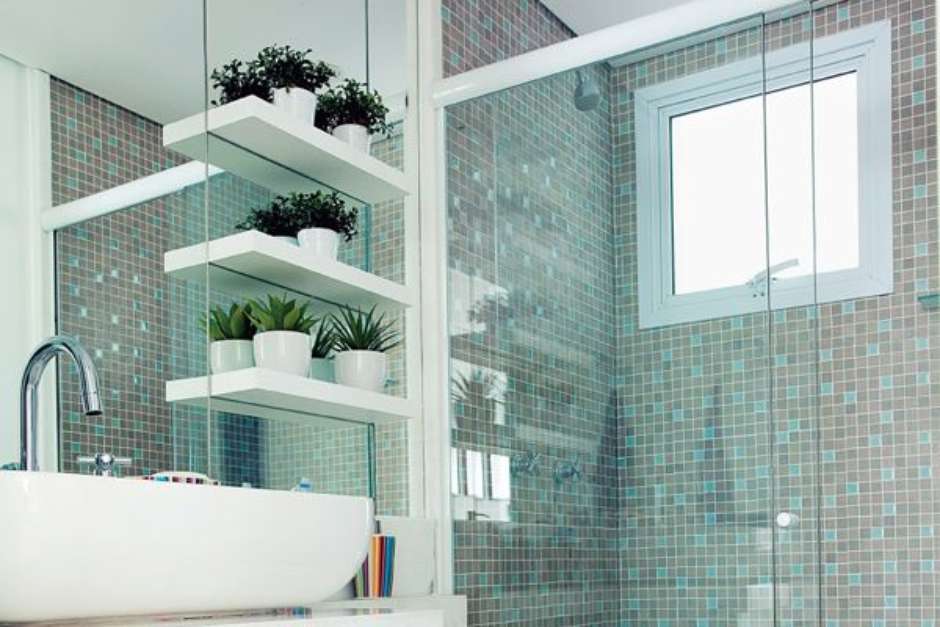 Banheiros com Azulejos Espelhados: Ampliação e Glamour - detalhe