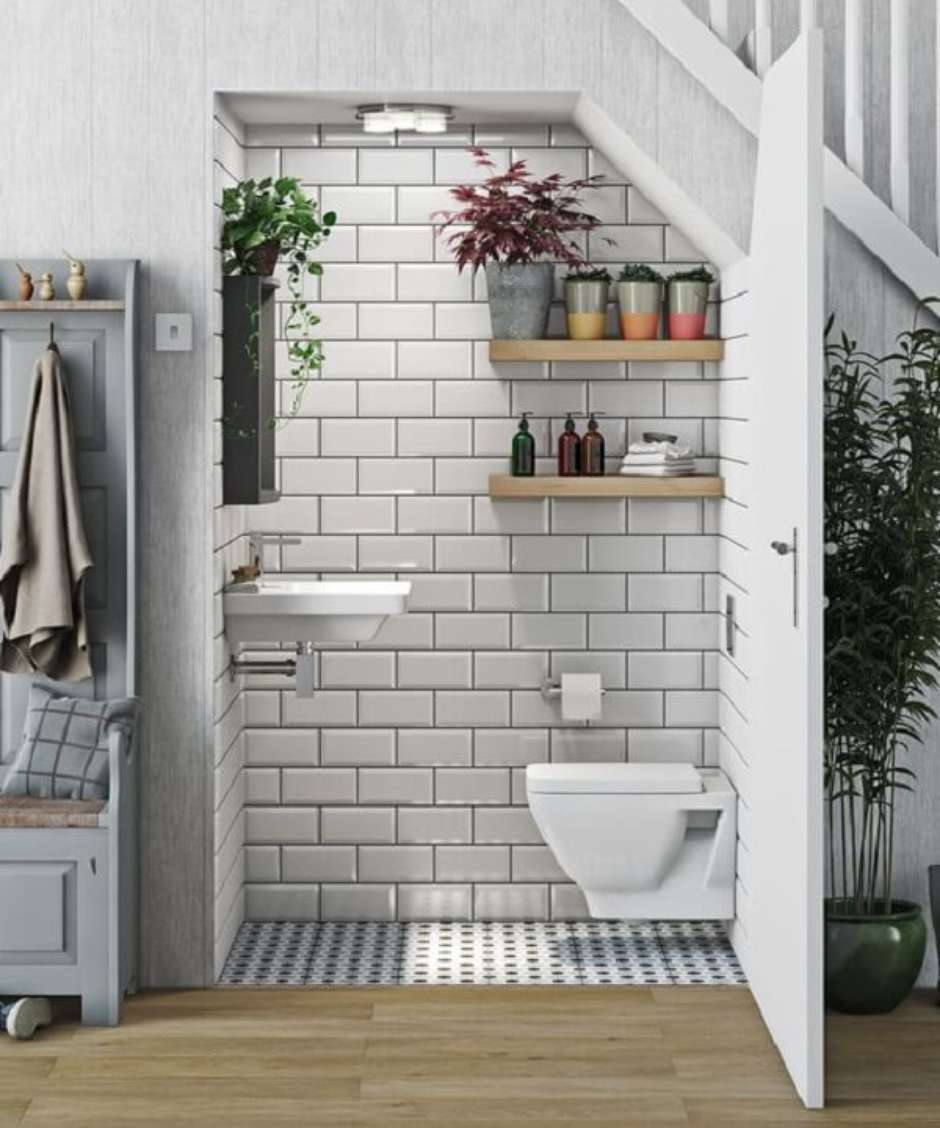 Banheiro Pequeno com Toalheiro Escada: Design e Funcionalidade - ideia