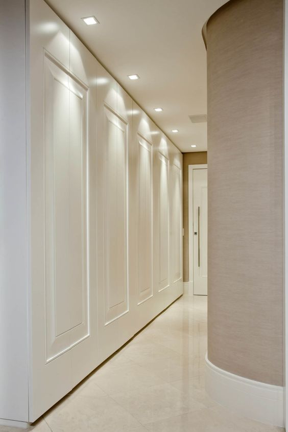 Elegância e Sofisticação: Corredor com Boiseries - ideia