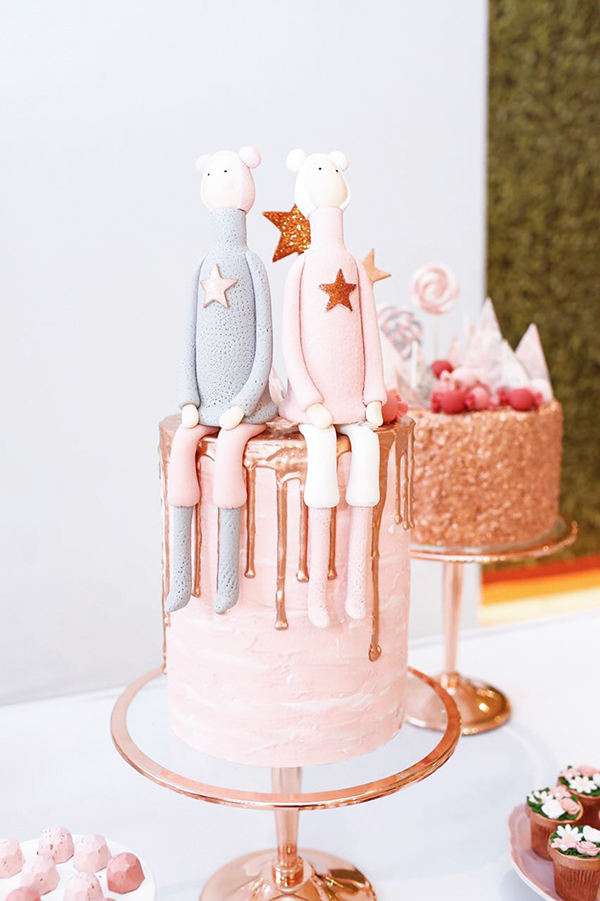 Minimalismo Divertido: Festa com Adereços de Papel e Formas Criativas - ideia